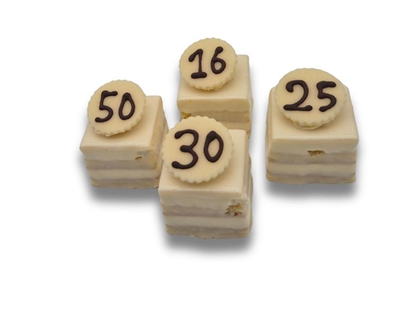 Petit Four met cijfer